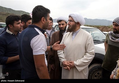 گفت و گوی یکی از سیل زدگان روستای ملاوی از توابع بخش مرکزی شهرستان پلدختر در استان لرستان با حاج علی اکبری امام جمعه موقت تهران 