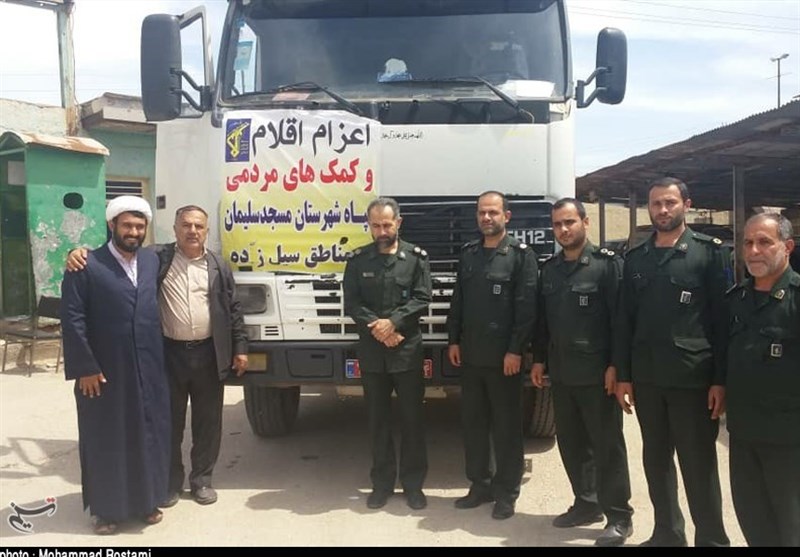 کمک رسانی سپاه مسجدسلیمان به مناطق سیل‌زده خوزستان به روایت تصاویر