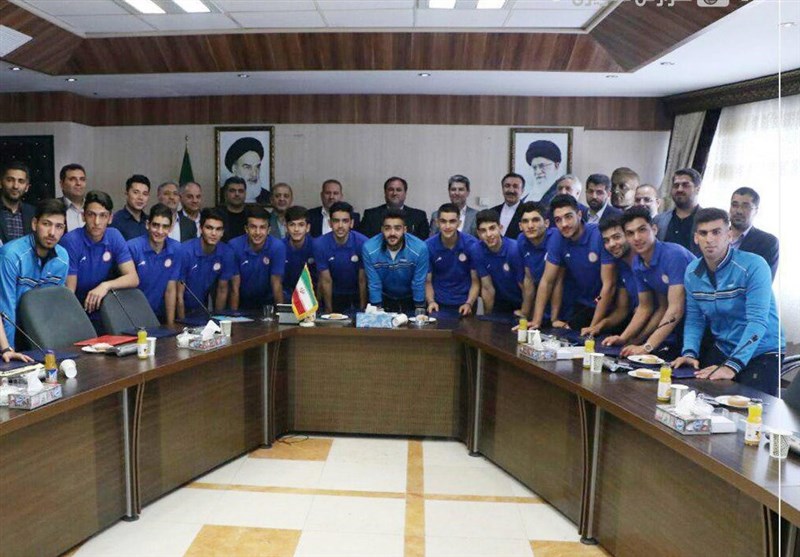 داوری از تیم قهرمان مسابقات والیبال نوجوانان کشور تجلیل کرد