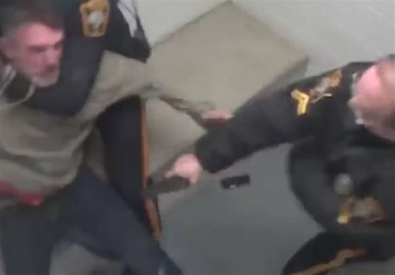 Cop Who Used Gun Instead of Taser to Shoot Jailed Man Not to Be Charged (+Video)