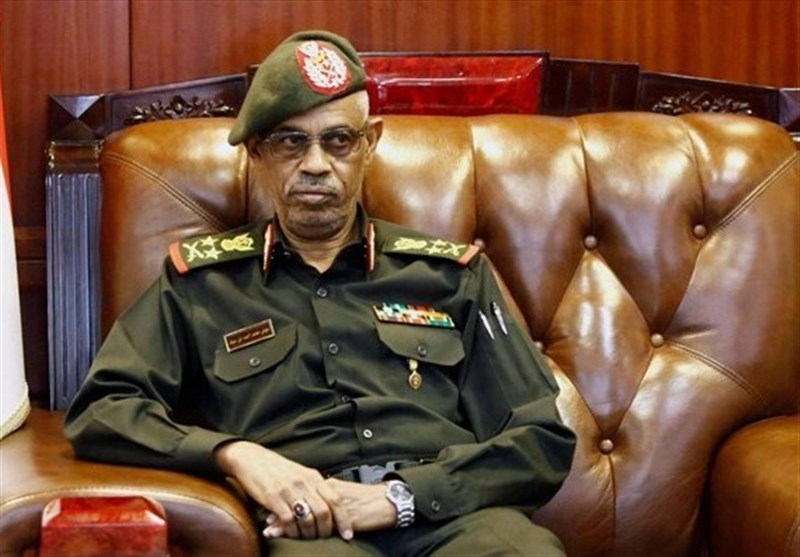 اقدامات نظامیان سودان برای فرونشاندن اعتراضات؛ از برکناری «عوف» تا وعده محاکمه عناصر فاسد سابق