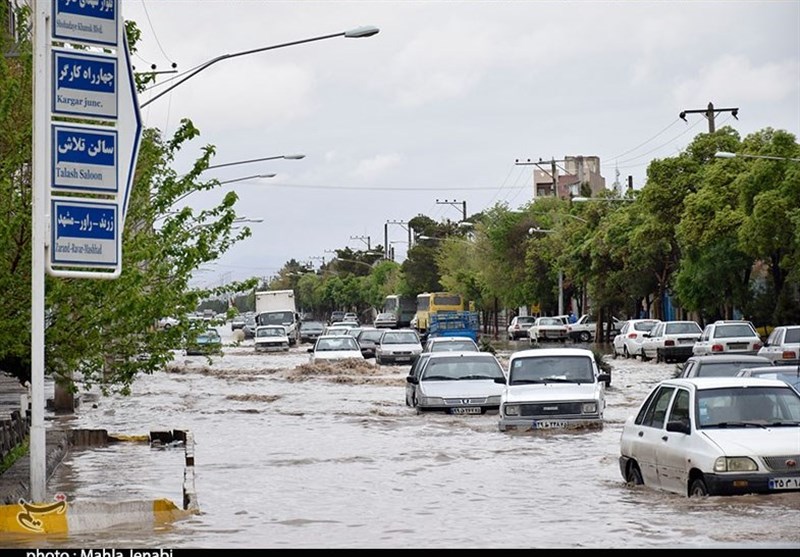 آبگرفتگی معابر براثر بارندگی شدید در کرمان+تصاویر