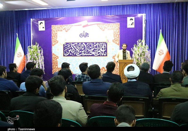نشست جوانان با نماینده ولی‌فقیه در استان کرمان به مناسبت روز جوان به روایت تصویر