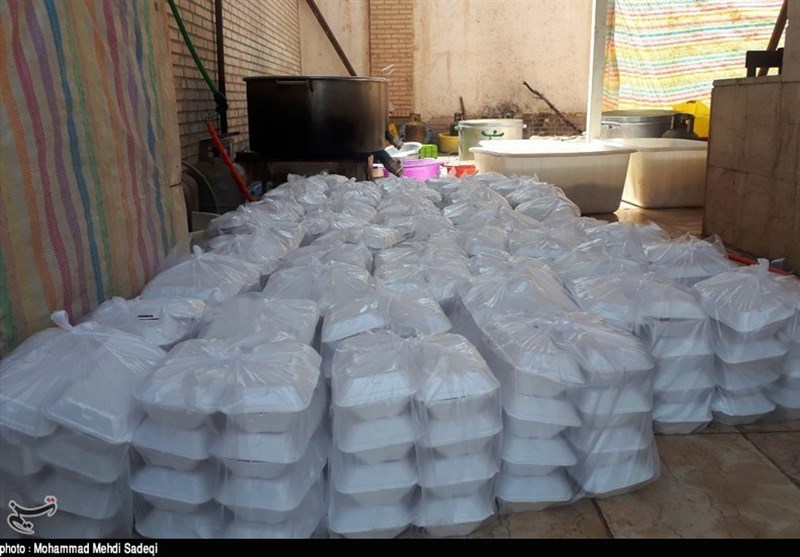 برپایی موکب‌های &quot;شهدای ناجا&quot; در مناطق سیل‌زده/ توزیع 50 هزار پرس غذای گرم میان سیل‌زدگان توسط نیروهای پلیس