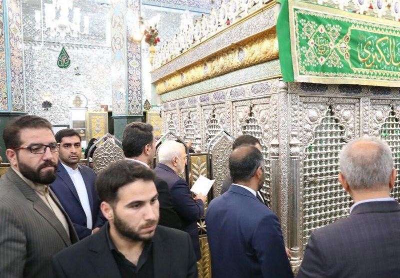 وزیر الخارجیة یزور مرقد السیدة زینب (سلام الله علیها) بدمشق+صور