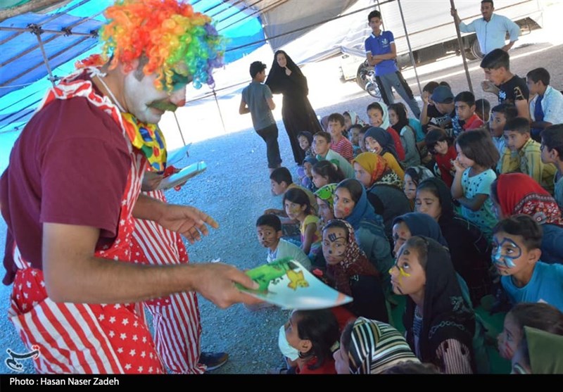 هنرمندان بندرماهشهر برای کودکان مناطق سیل‌زده خوزستان سنگ تمام گذاشتند+تصاویر