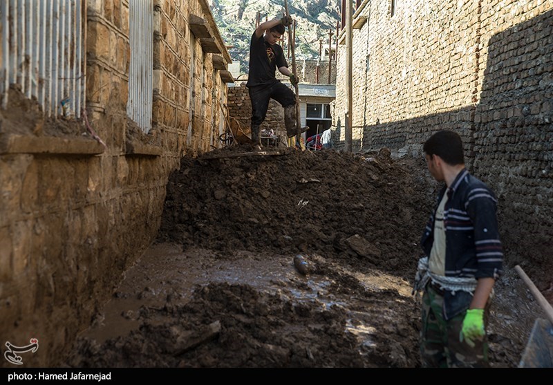 همدلی دیدنی ملت ایران با مردم ‌سیل‌زده معمولان‌ + فیلم