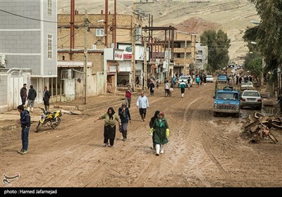 مردم سیل زده شهرستان پلدختر در استان لرستان 
