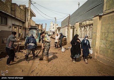 تلاش جهادگران برای بازسازی مناطق سیل زده پلدختر