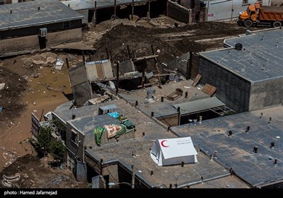 تصاویر هوایی از تخریب خانه های شهرستان سیل زده پلدختر دراستان لرستان و برپاکردن چادر هلال احمر بر پشت بام خانه ها