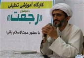 خانواده مهدوی میل به ارزشهای معنوی را در خود تقویت میکند / برتری خدمت به همسر نسبت به عبادت هزار ساله