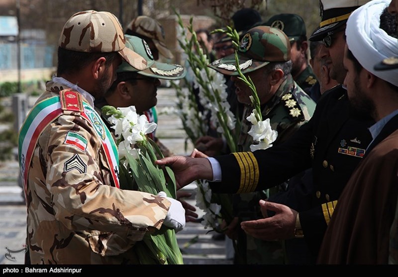 اردبیل| غبارروبی و عطرافشانی مزار شهدا به مناسبت روز ارتش به روایت تصویر‌