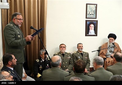 الامام الخامنئي يستقبل کبار قادة الجيش الايراني