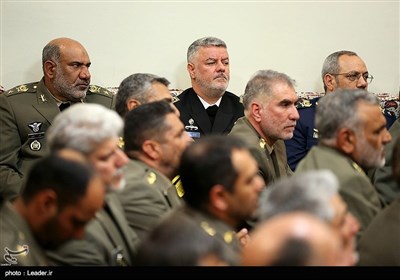 الامام الخامنئي يستقبل کبار قادة الجيش الايراني