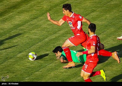 دیدار تیم های ذوب آهن اصفهان و پرسپولیس تهران