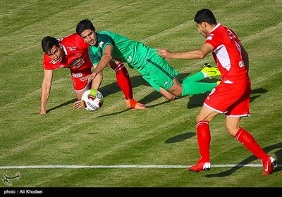 دیدار تیم های ذوب آهن اصفهان و پرسپولیس تهران