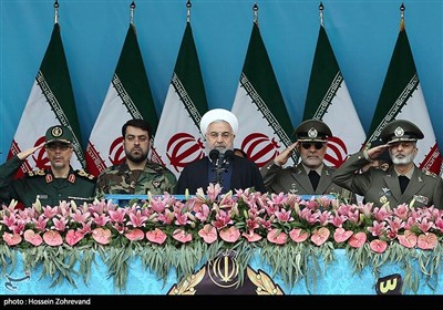 حجت الاسلام حسن روحانی رئیس‌جمهور در مراسم رژه روز ارتش در تهران