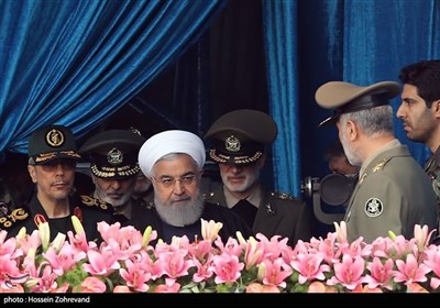 حضور حجت الاسلام حسن روحانی رئیس‌جمهور در مراسم رژه روز ارتش در تهران
