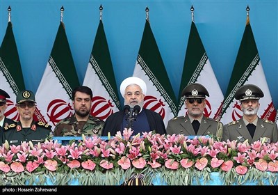 استعراض عسکری بمناسبة یوم الجیش فی طهران