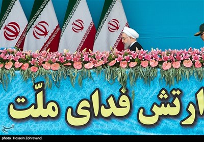 حضور حجت الاسلام حسن روحانی رئیس‌جمهور در مراسم رژه روز ارتش در تهران