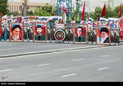 استعراض عسکری بمناسبة یوم الجیش فی طهران