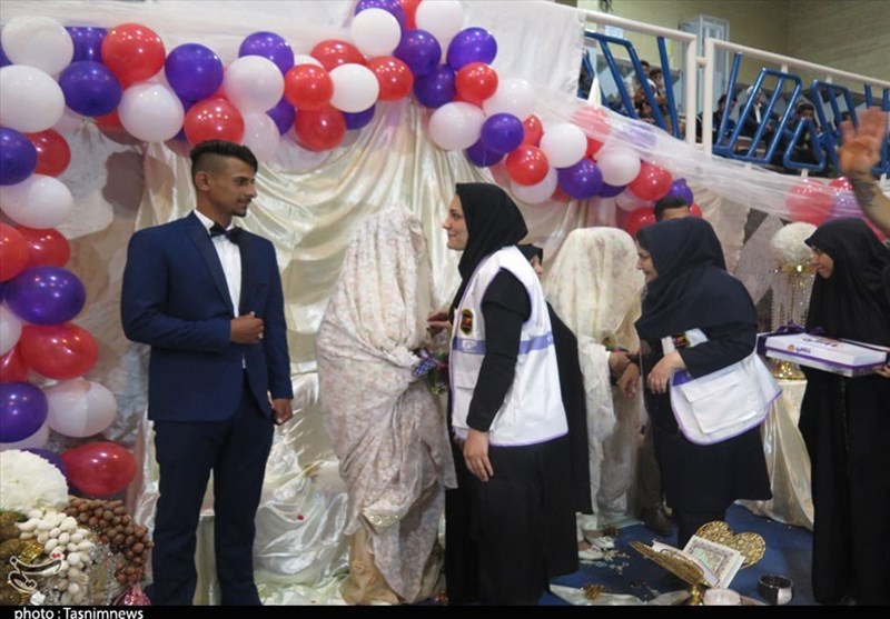 جشن پیوند آسمانی زوج سیل‌زده در «کوت سید صالح» اهواز برگزار شد