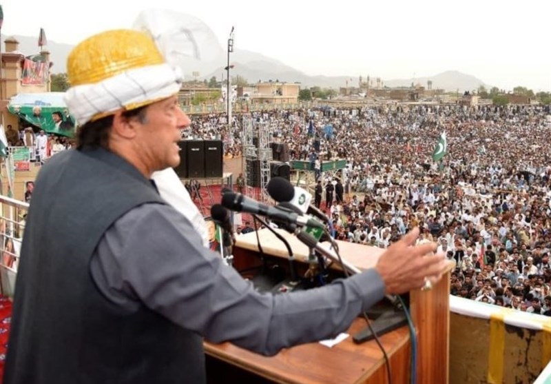 عمران خان: برای عزل وزرای ناکارآمد درنگ نخواهیم کرد
