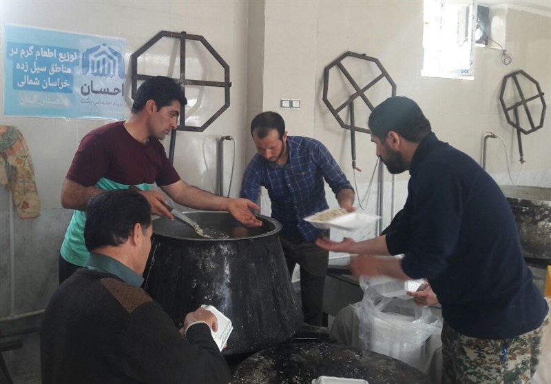 خراسان شمالی| 3000 غذای گرم در 10 روستای سیل‌زده دهستان گیفان توزیع شد