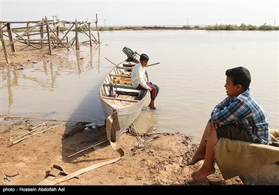 عنوان در پی حادثه سیل اخیر در مناطق مختلف استان خوزستان و افزایش دبی سد های این استان، بسیاری از زمین های کشاورزی و روستاهای حاشیه رود کرخه که از سد کرخه منشا می‌گیرد به زیر آب رفتند.