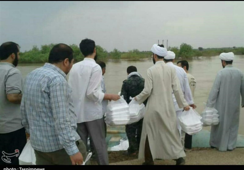 خوزستان| دومین تیم دفتر آیت‌الله مکارم‌شیرازی به مناطق سیل‌زده خوزستان اعزام شد