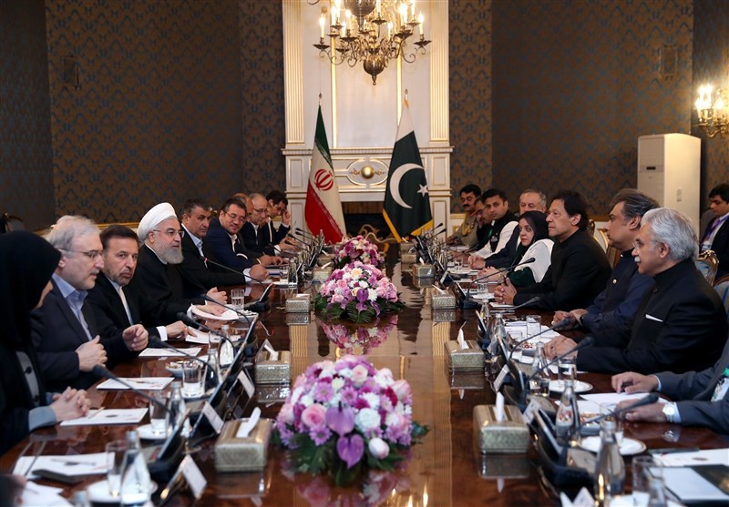 روحانی: در مسیر تقویت روابط با پاکستان به دیگران اجازه دخالت نمی‌دهیم