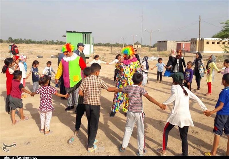 &quot;کاروان مهر&quot; دل کودکان سیل‌زده ‌خوزستان را شاد کرد