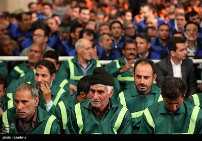 بالصور..لقاء قائد الثورة مع حشد من العمال