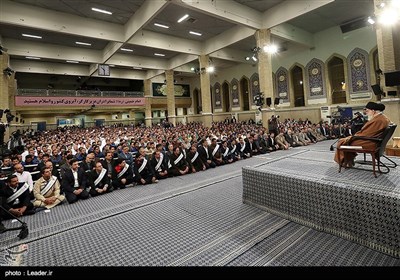 بالصور..لقاء قائد الثورة مع حشد من العمال