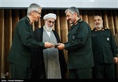 اعطای حکم فرماندهی قرارگاه فرهنگی و اجتماعی حضرت بقیه‌الله(عج) به سرلشکر محمدعلی جعفری توسط سرلشکر محمد باقری رئیس ستاد کل نیروهای مسلح