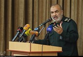 سردار سلامی: دشمن عادت کرده از ما شکست بخورد/ لنگرگاه امنیت منطقه هستیم/ ایران برای آمریکا منطقه‌ی ممنوعه است