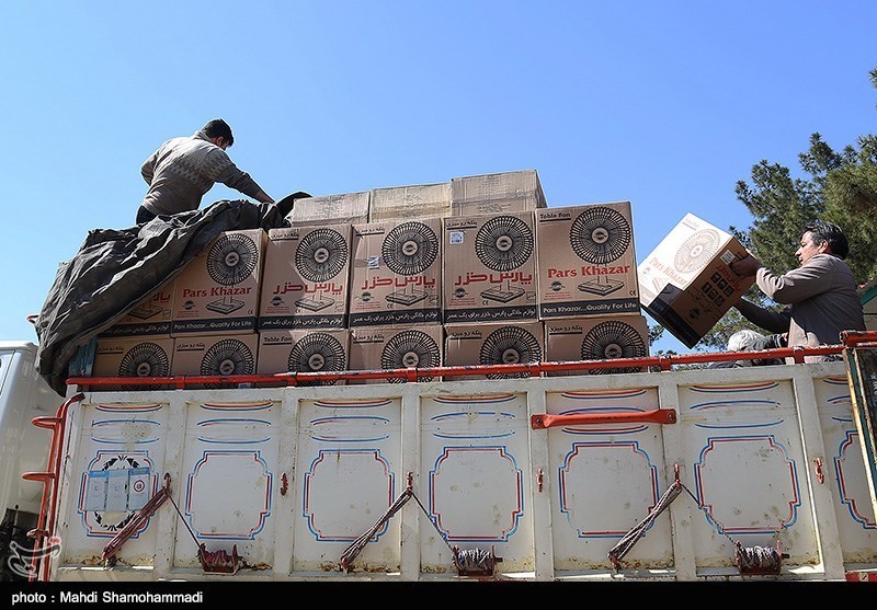 20 کامیون کمک‌های کمیته امداد فارس به خوزستان اعزام شد