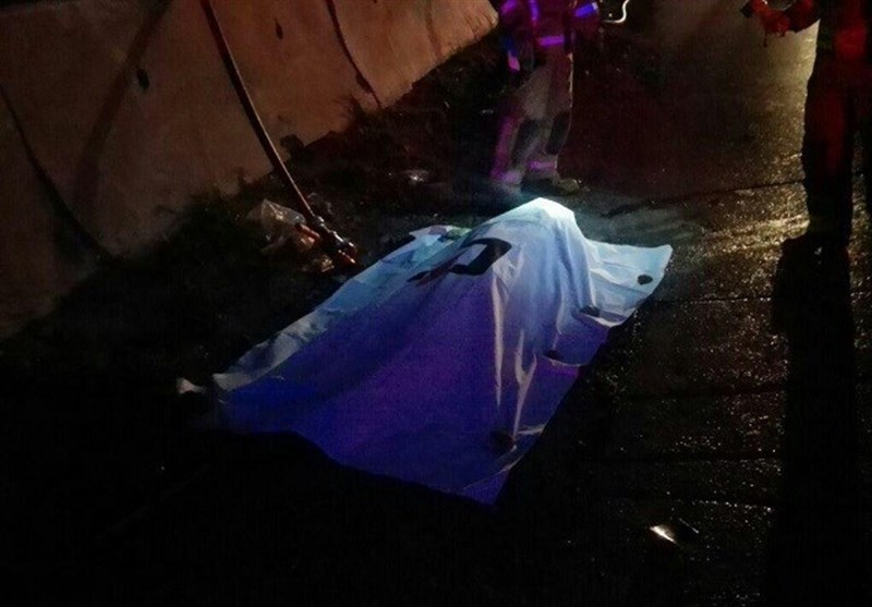مرگ 3 جوان بر اثر واژگون شدن پراید مقابل مترو آزادگان