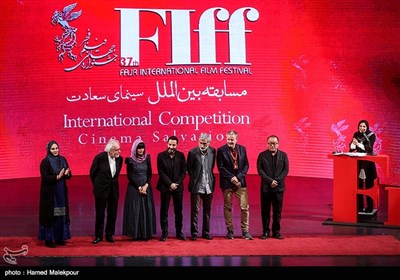 اعضای هیئت داوران سی‌وهفتمین جشنواره جهانی فیلم فجر در مراسم اختتامیه