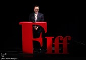 خدمات و لطمات استقلال جشنواره جهانی فیلم فجر