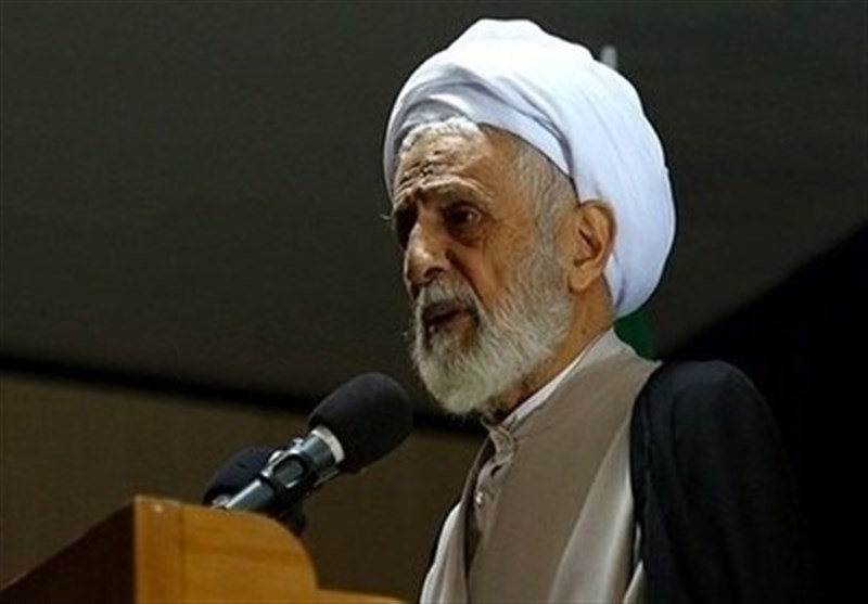 امام‌جمعه موقت اصفهان: آمریکا کوچک‌تر از آن است که صادرات نفتی ایران را صفر کند