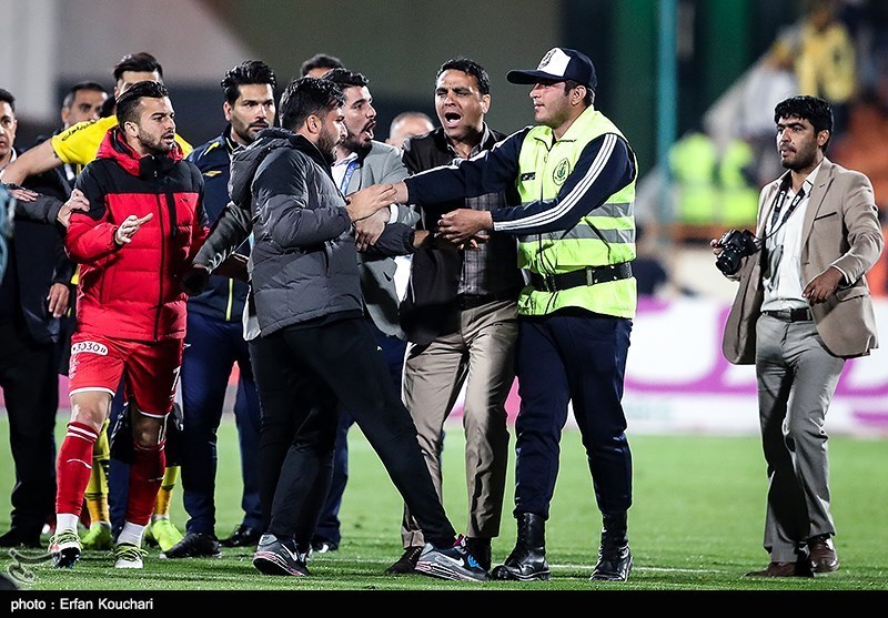 توضیحات رئیس اورژانس تهران درباره فوت یک هوادار در ورزشگاه آزادی