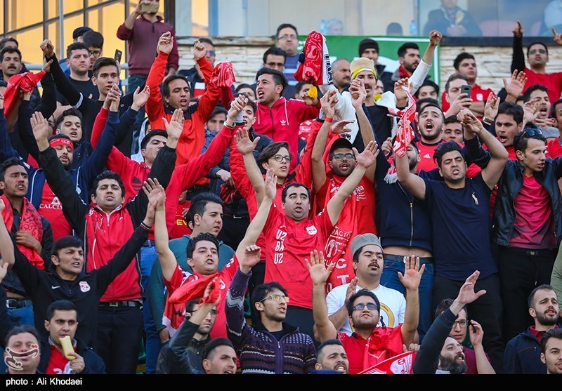 اصفهان| سربازها در لیست ذوب‌آهن غیبت خوردند؛ اعتراض مکرر تراکتوری‌ها به داور