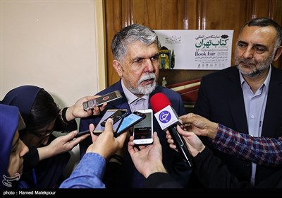 سیدعباس صالحی وزیر فرهنگ و ارشاد اسلامی در جمع خبرنگاران