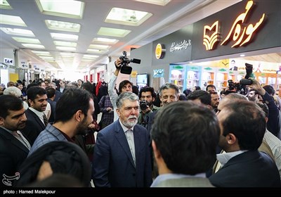 بازدید سیدعباس صالحی وزیر فرهنگ و ارشاد اسلامی از سی‌ودومین نمایشگاه بین المللی کتاب تهران