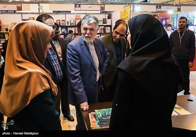 بازدید سیدعباس صالحی وزیر فرهنگ و ارشاد اسلامی از سی‌ودومین نمایشگاه بین المللی کتاب تهران