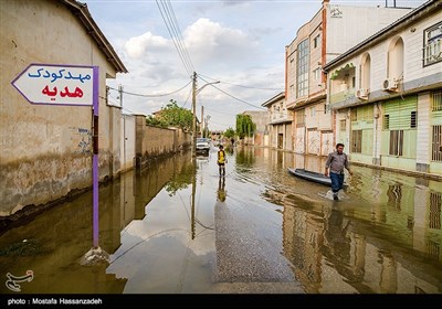 flood-stricken图片