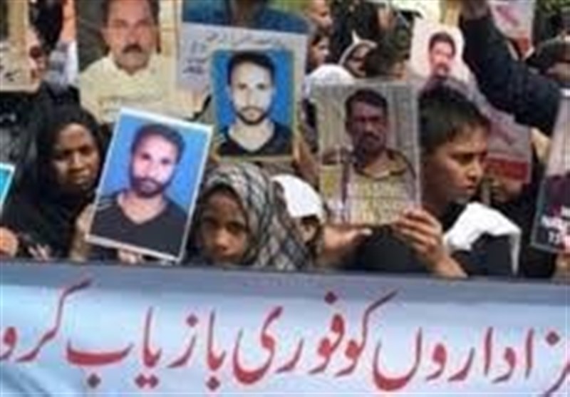 کراچی میں شیعہ لاپتہ افراد کے اہلخانہ کا دھرنا، بے قصور شہریوں کو فوری رہا کرنے کا مطالبہ