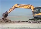 تلاش گروه تفحص شهدا در هدایت سیلاب خوزستان بسوی دریا+ فیلم