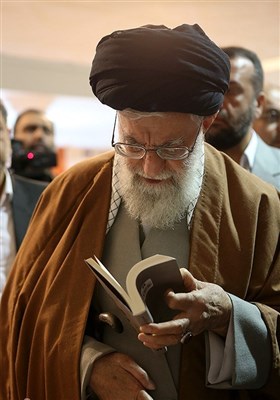 بازدید رهبر معظم انقلاب اسلامی از نمایشگاه کتاب تهران